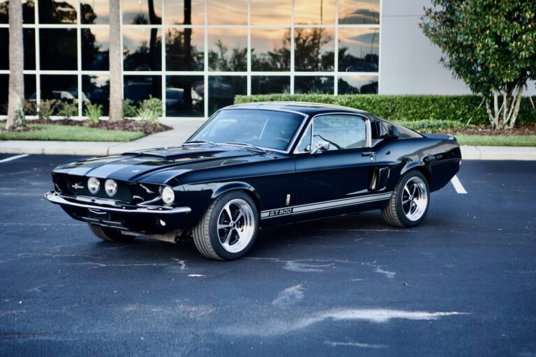 Classic Ford Mustangs: Revology Cars Registry